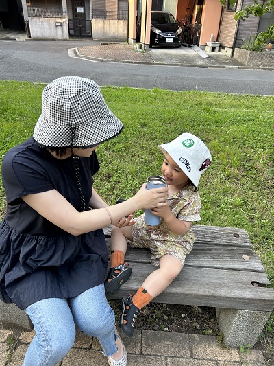 社員とお子さんの写真