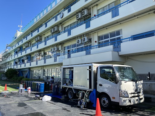 ウレタン圧送システムの施工様子